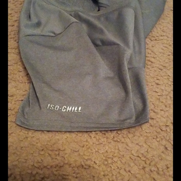 Under Armour Fitted Shirt Size Large - Picture 3 of 6